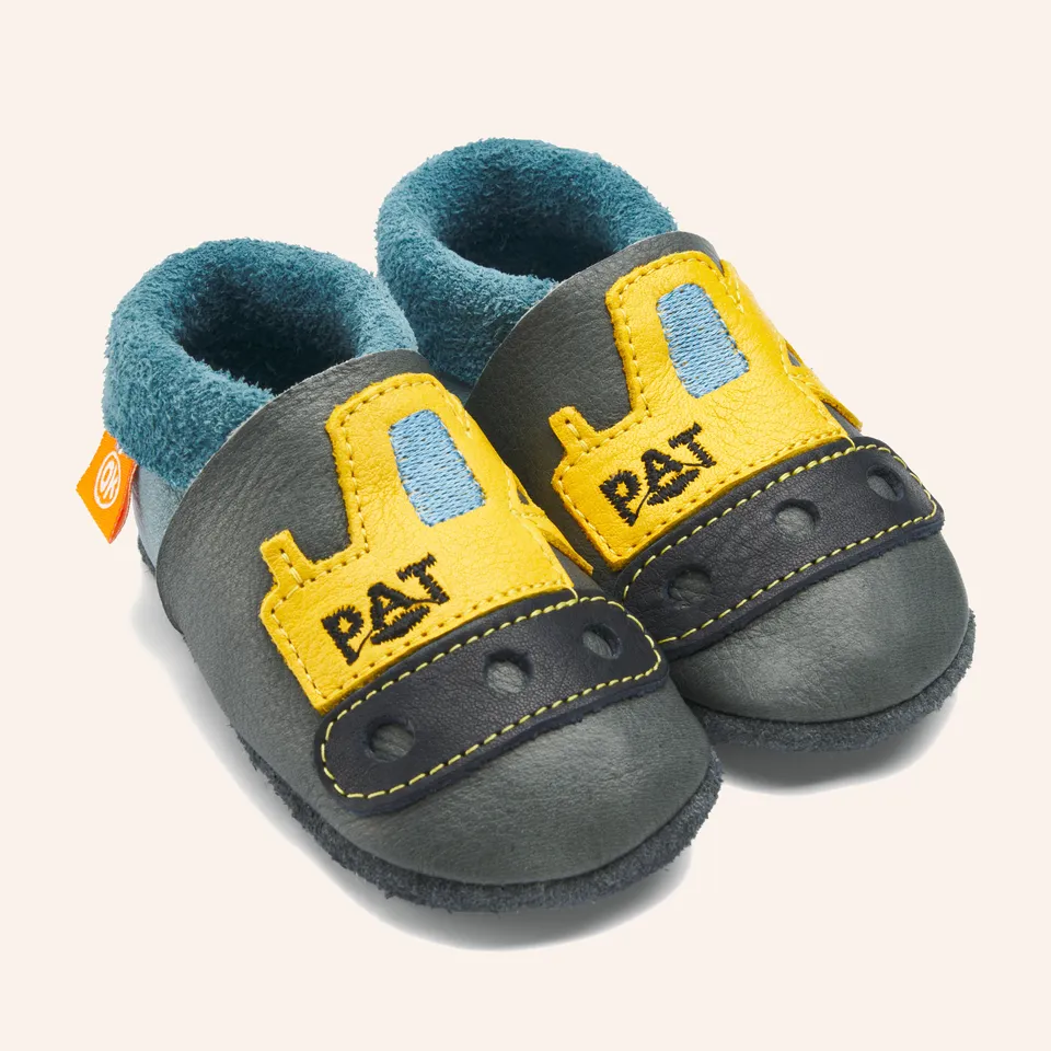 orangenkinder-pat-der-bagger-kinder-hausschuhe-krabbelschuhe-baustelle image 1