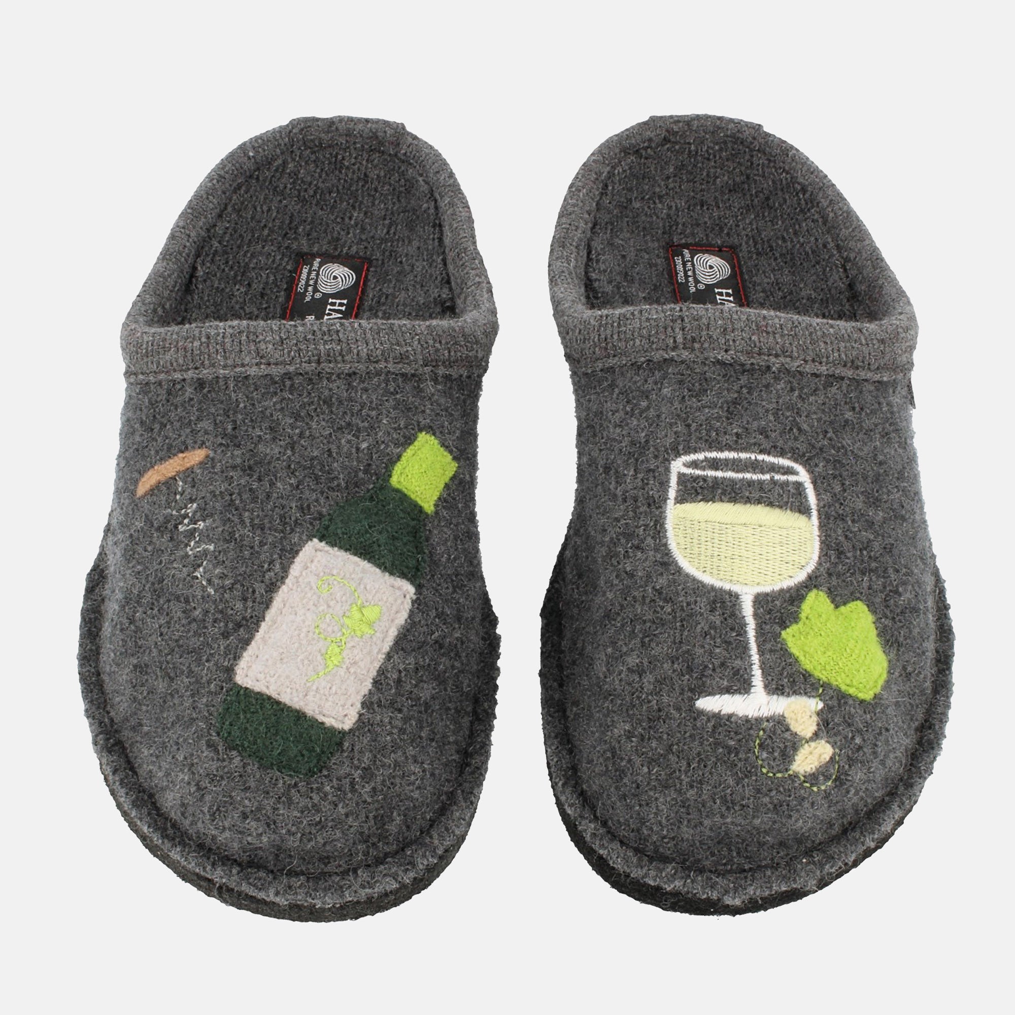 haflinger-flair-wine-time-hausschuh-mit-weinglas-applikation image 2