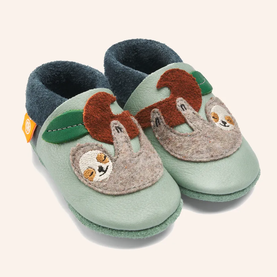 orangenkinder-pauli-faultier-kinder-krabbelschuhe-hausschuhe-soft image 1