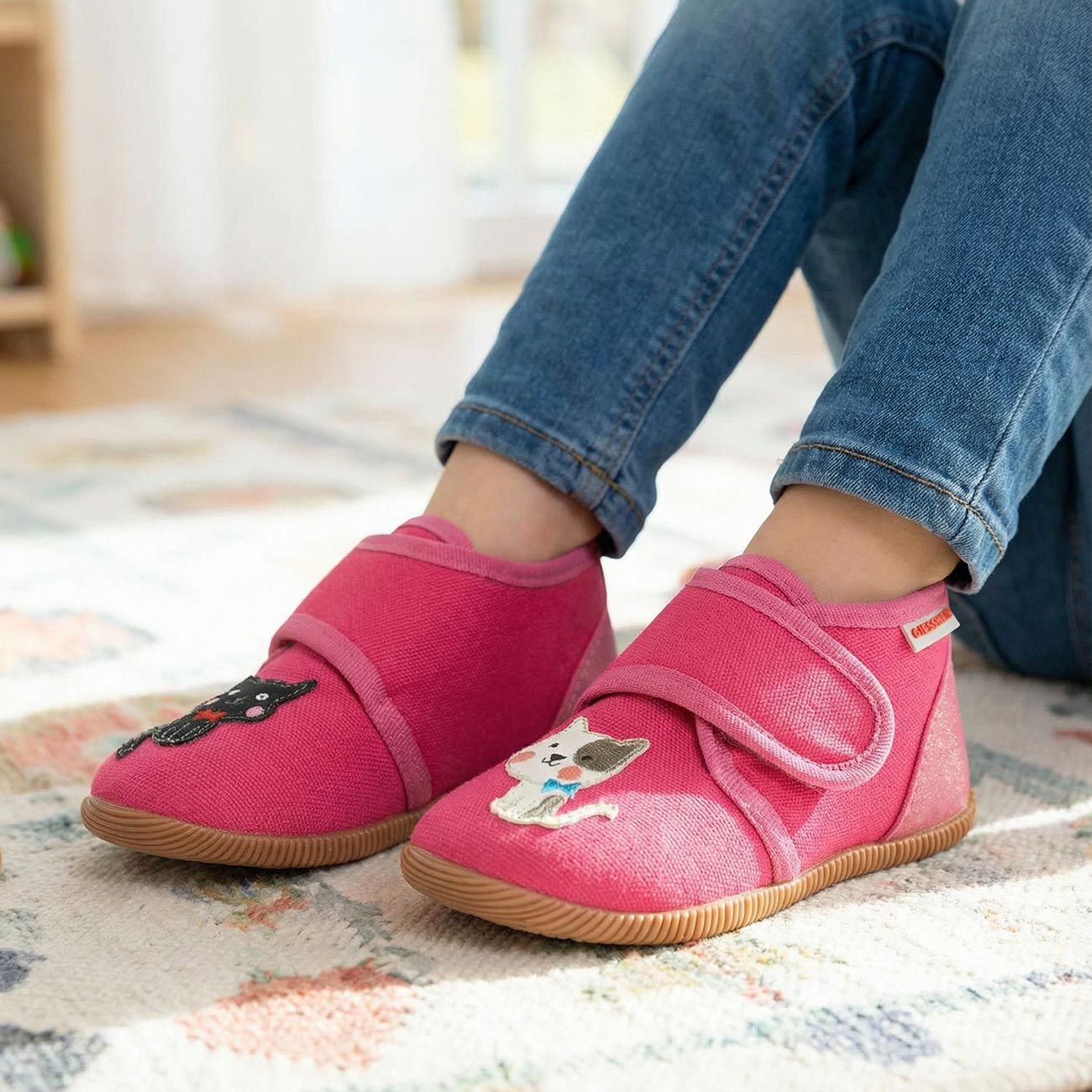 giesswein-sandau-slim-fit-kinder-hausschuh-baumwolle-himbeer-klett image 2