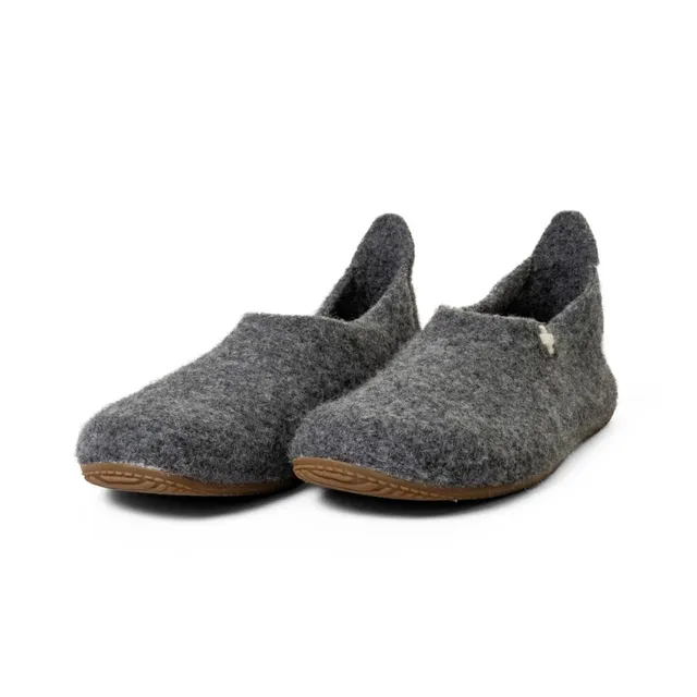 living-kitzb-hel-hahnenkamm-h-ttenschuh-lammfell image 1