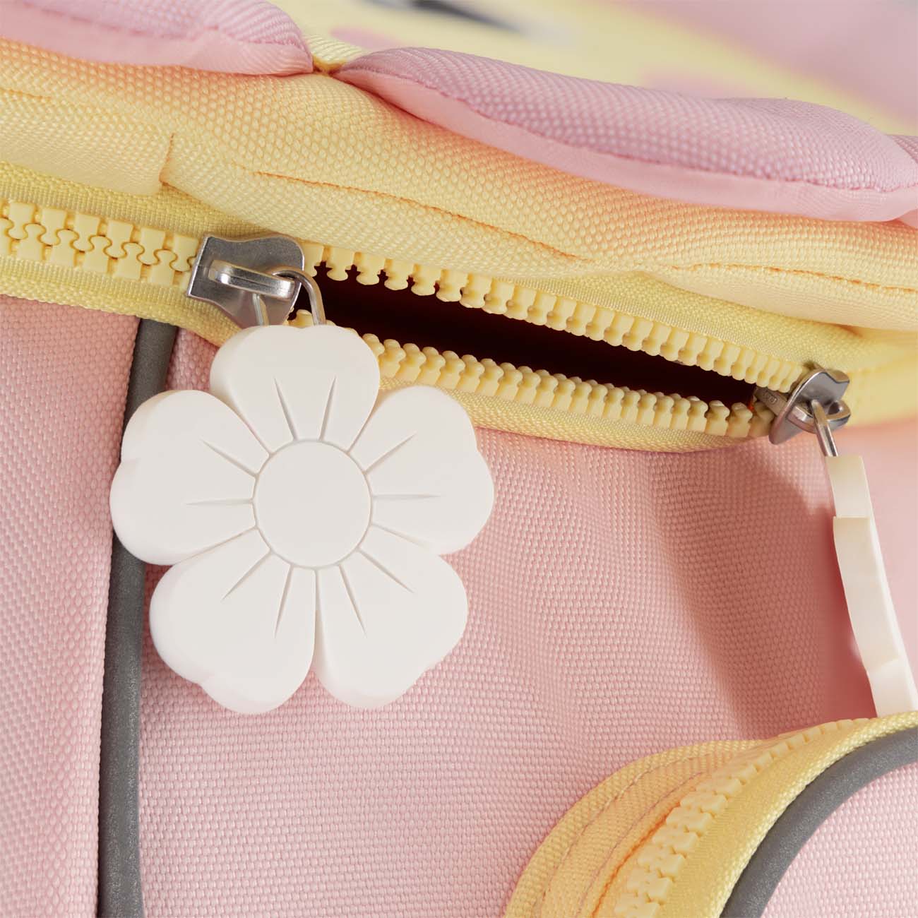 giesswein-blume-rucksack-kinder-pink-mit-brustgurt image 6