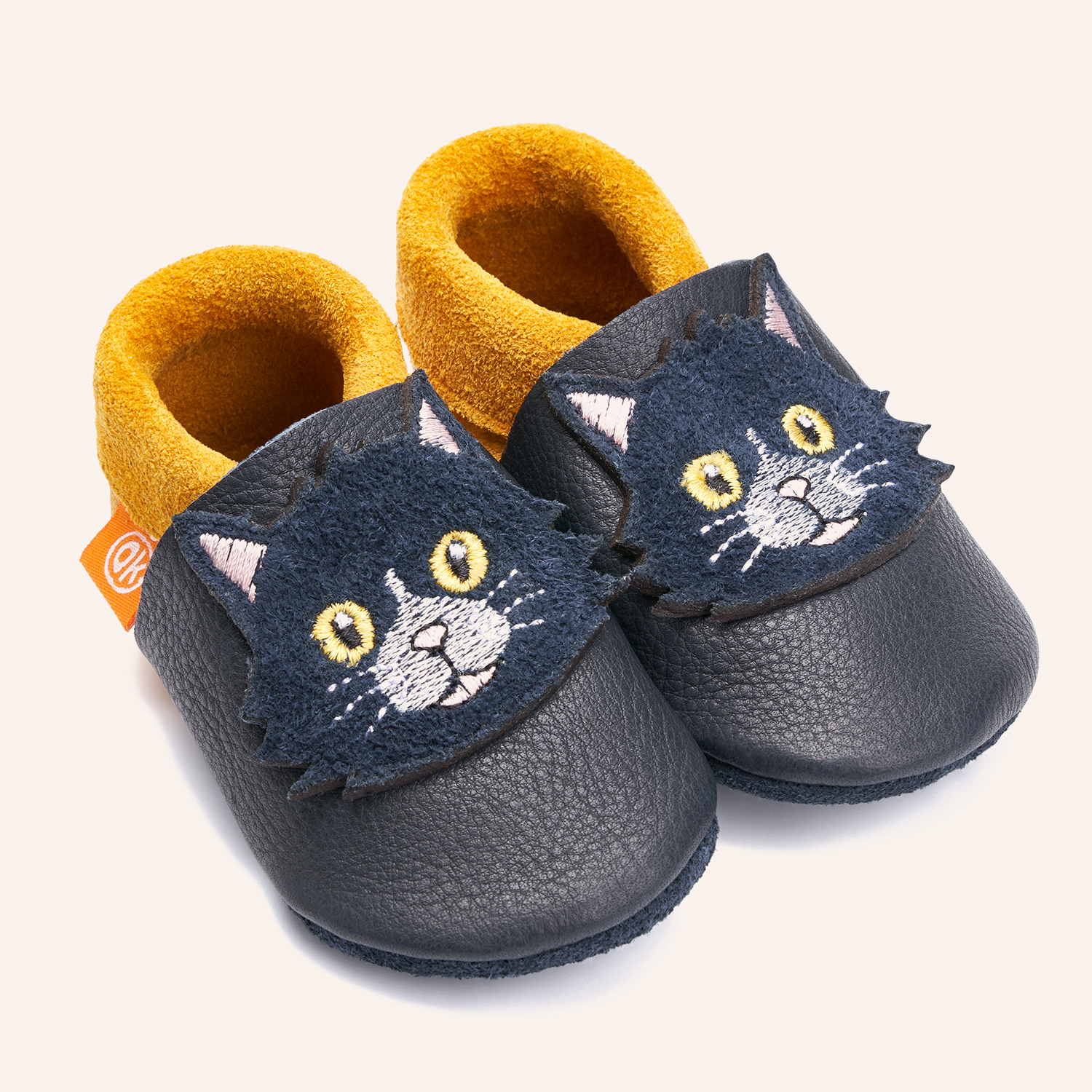 orangenkinder-kinder-hausschuhe-muck-die-katze-krabbelschuhe-und-kita-slipper image 1
